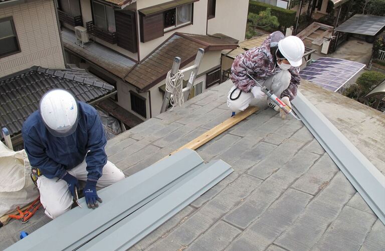 様々な負担を抑えたカバー工法を行っています | 京都の屋根工事なら確かな技術力の通山板金工業